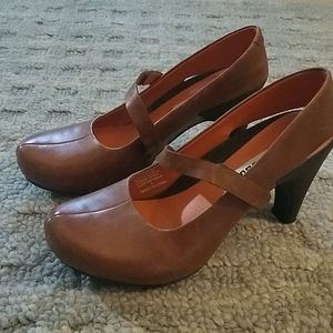 TSUBO heels 8.5 Leather